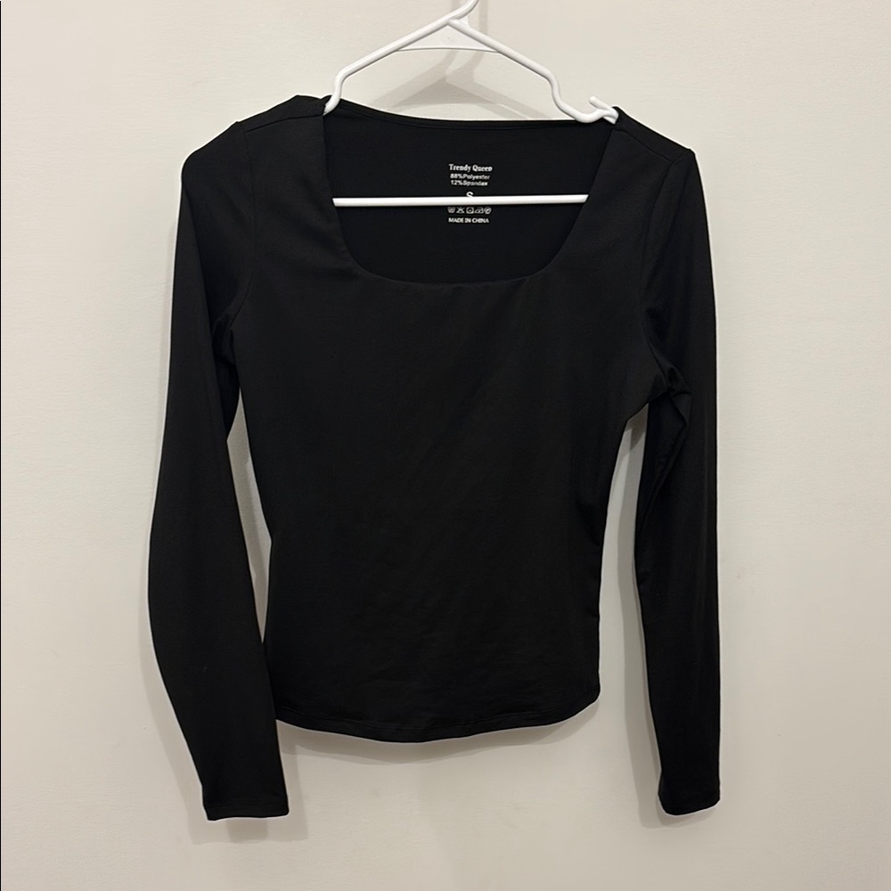Fitted Black Long Sleeve Blouse